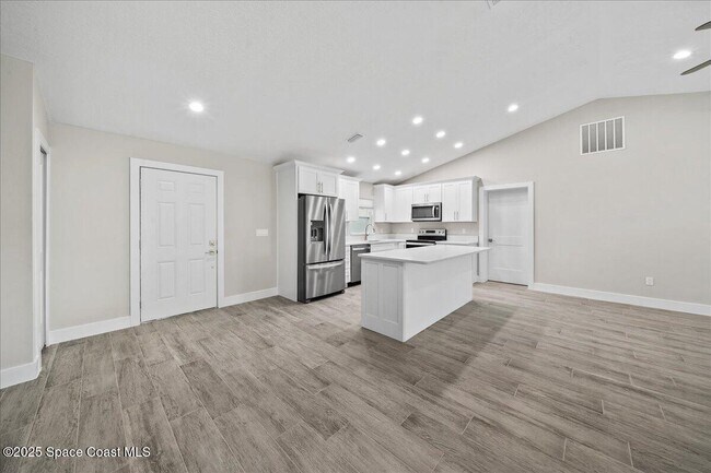 Building Photo - 2060 Newfound Harbor Dr
