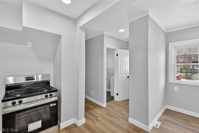 Building Photo - 231 E 210th St