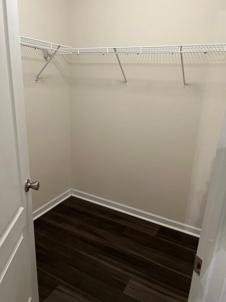 Building Photo - 827 Hannah Ct