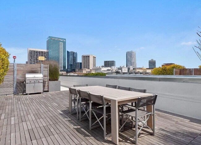 Building Photo - 450 Hayes St