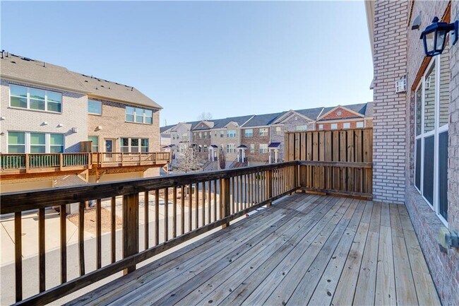 Building Photo - 770 Sunset Park Dr