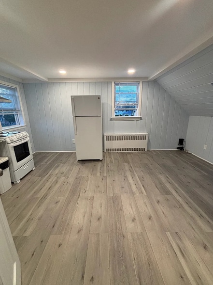 Building Photo - 114 E Meadow Ave