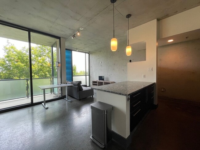 Building Photo - Awesome 1BR Loft Style Condo Overlooking Midtown!