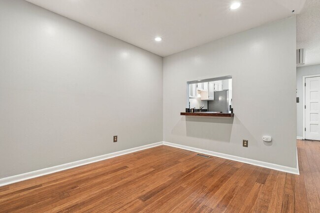 Building Photo - 4100 Five Oaks Dr