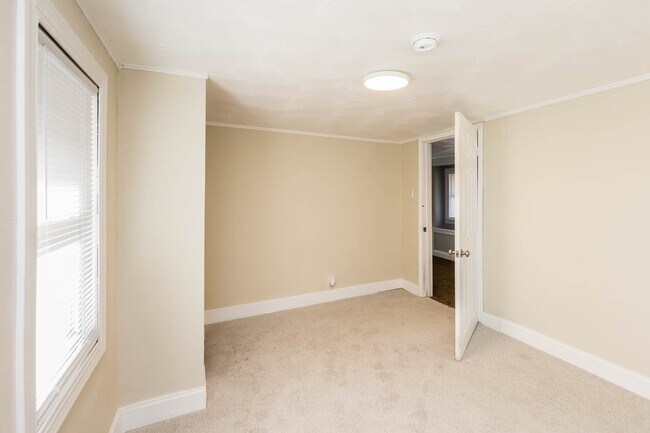 Building Photo - 482 E Jenkins Ave