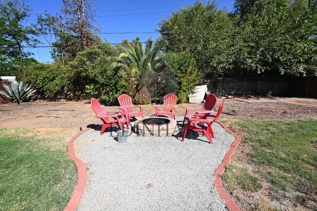 Building Photo - 5568 N Millbrook Ave