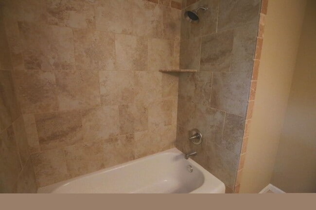 Building Photo - Stylish, Spacious & Updated – Don’t Miss T...