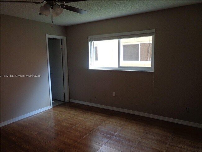 Building Photo - 811 SW 12th Pl