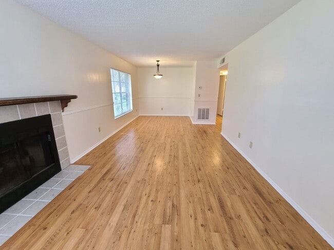 Building Photo - 4034 Dream Oak Pl