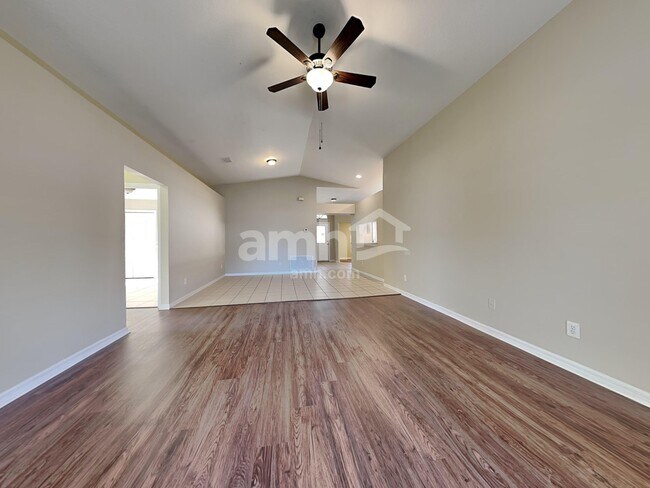 Building Photo - 24446 Landing Dr