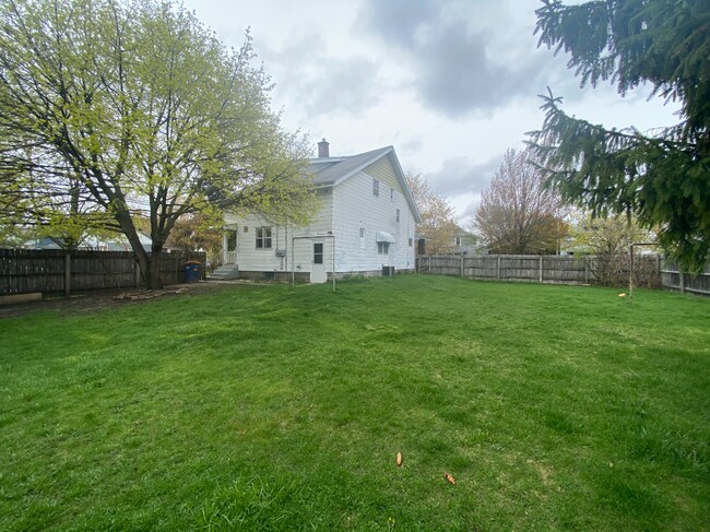 Building Photo - 1056 Watson St SW