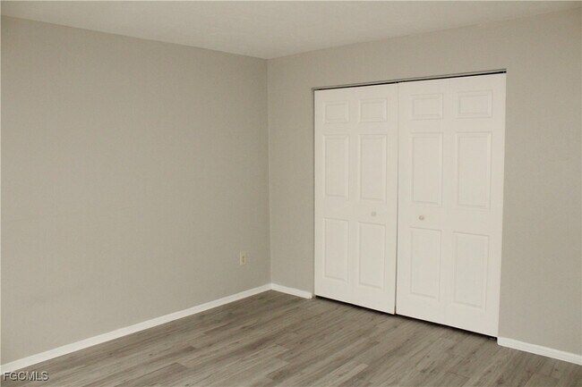 Building Photo - 511 SE 5th Pl