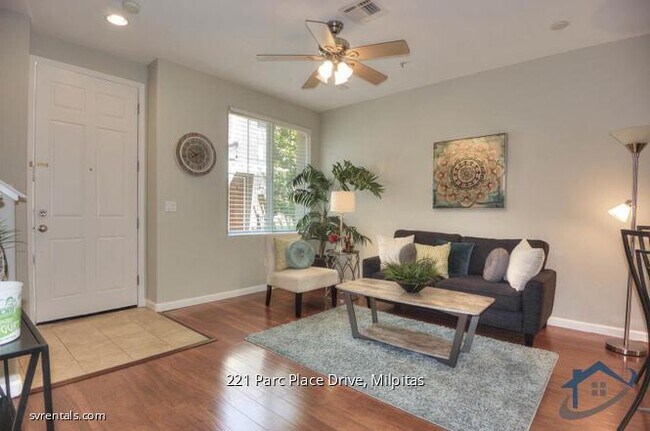 Building Photo - 221 Parc Pl Dr