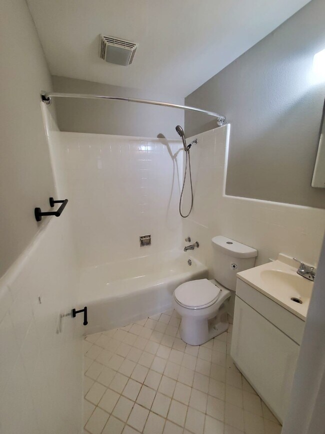 Building Photo - 1833 Eden Ln