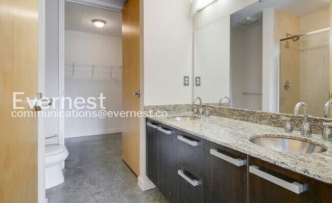 Building Photo - 2 Bed/2 Bath Condo with Modern Amenities / Coming Soon!
