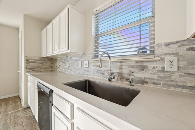 Building Photo - 6523 Mildenhall Ct