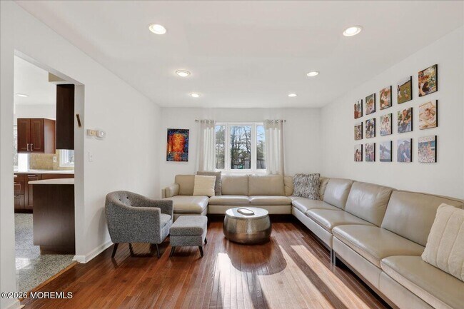 Building Photo - 57 Jamestown Dr