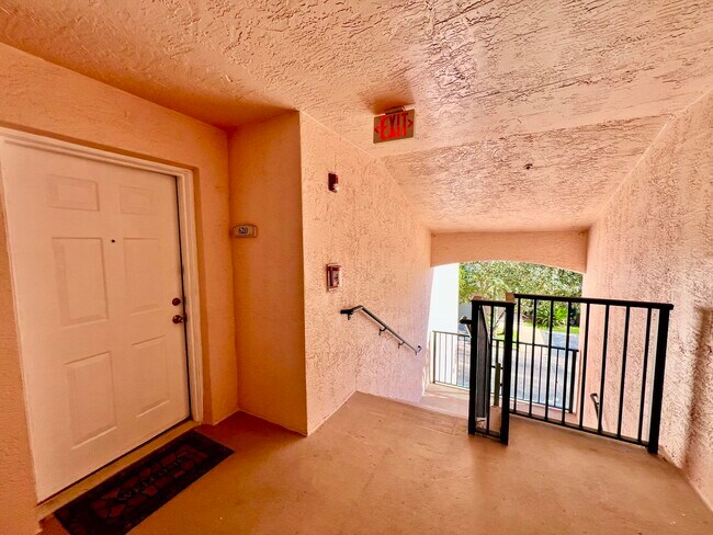 Building Photo - 2033 SE 10th Ave