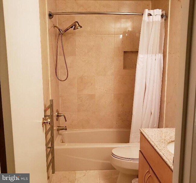 Building Photo - 1530 Key Blvd