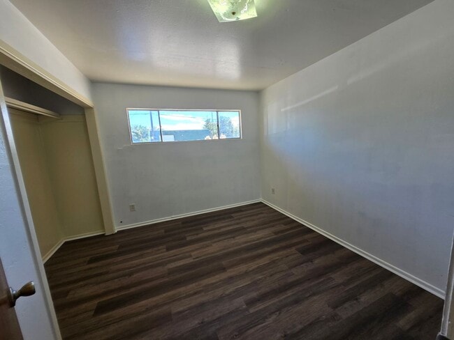 Building Photo - New flooring throughout!