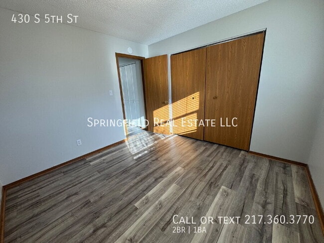 Building Photo - 430 S 5th St