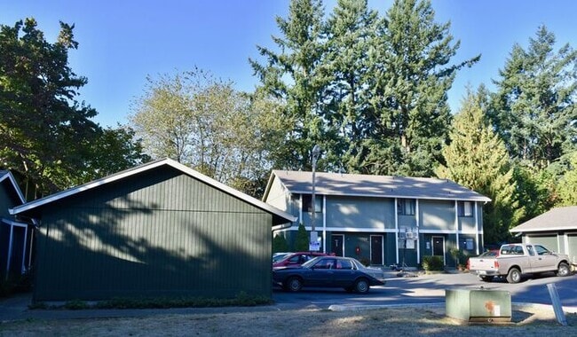 Building Photo - 2 bedroom 1 bath with Garage available and...