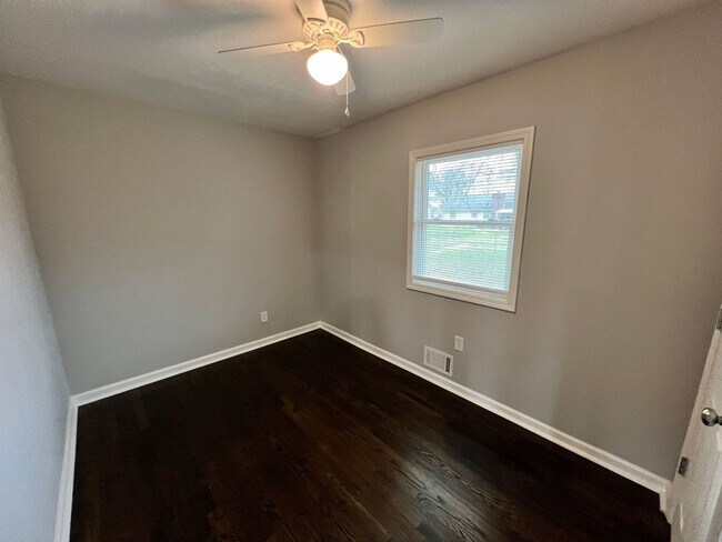 Building Photo - Inviting 3 Bedroom Home with Garage & Storage Space