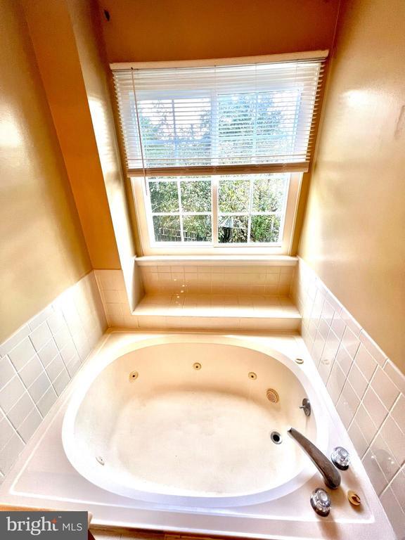 Building Photo - 4306 Lord Fairfax Ct