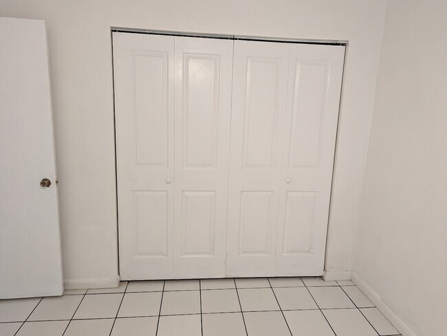Building Photo - 3600 SW 23rd St