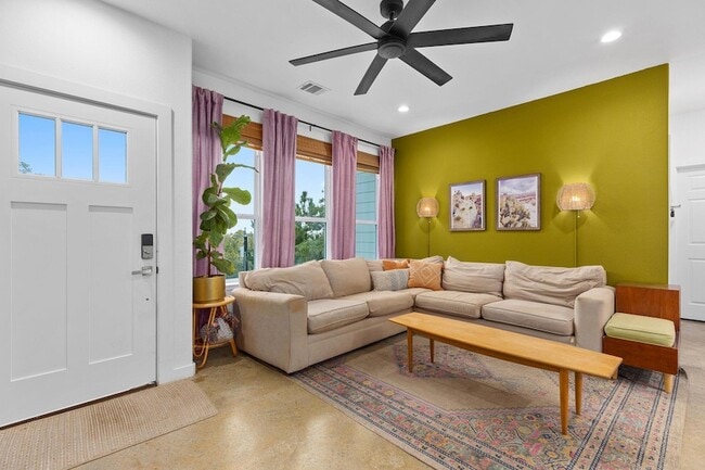 Building Photo - 326 Tahitian Dr