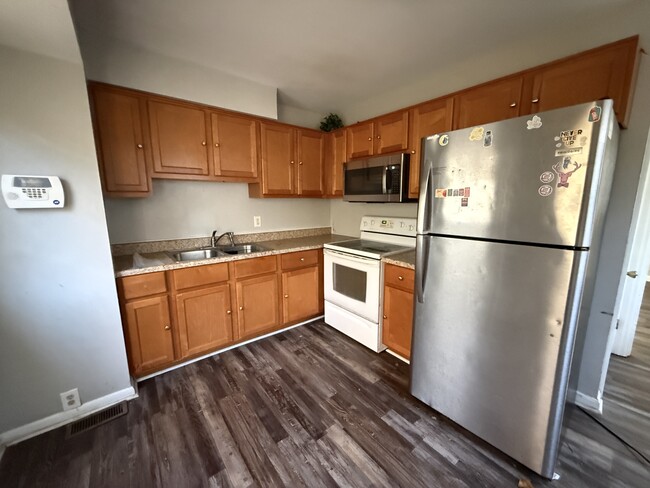 Building Photo - 3718 Charloe Ct