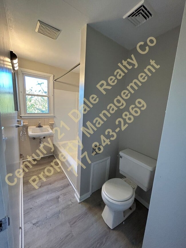 Building Photo - Meade Street 215-217