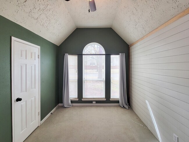 Building Photo - 14407 Sun Harbor Dr