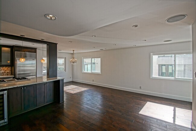 Building Photo - BEAUTIFULLY REMODELED & BRIGHT 2-STORY APARTMENT W/ OCEAN & PIER VIEWS, BALCONY & 2-CAR PARKING I...