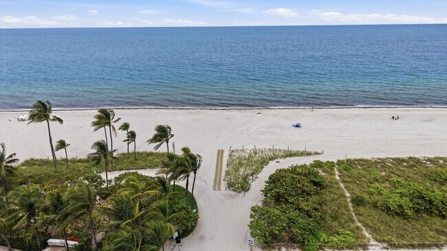 Building Photo - 9595 Collins Ave