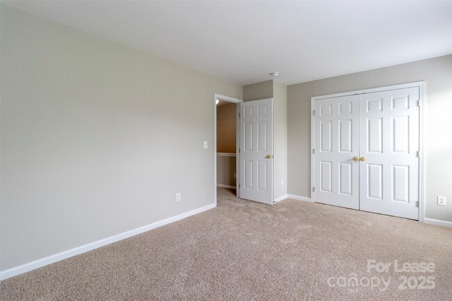 Building Photo - 9618 Blossom Hill Dr