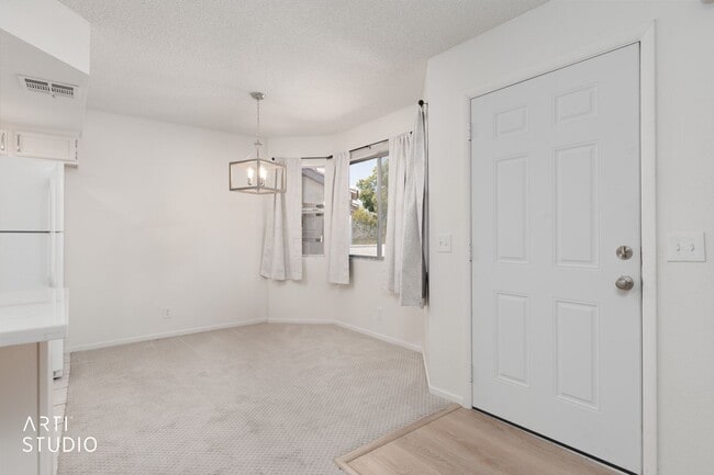 Building Photo - Beautiful upstairs 2-bedroom, 2-bathroom apartment