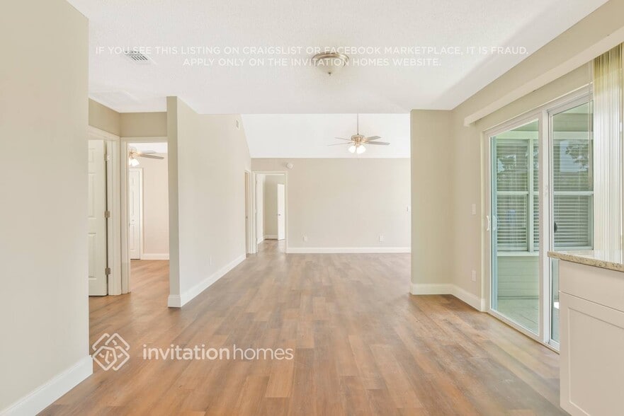 Building Photo - 3434 Coachlight Dr