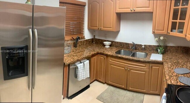 Building Photo - 2724 SW 34th Ct