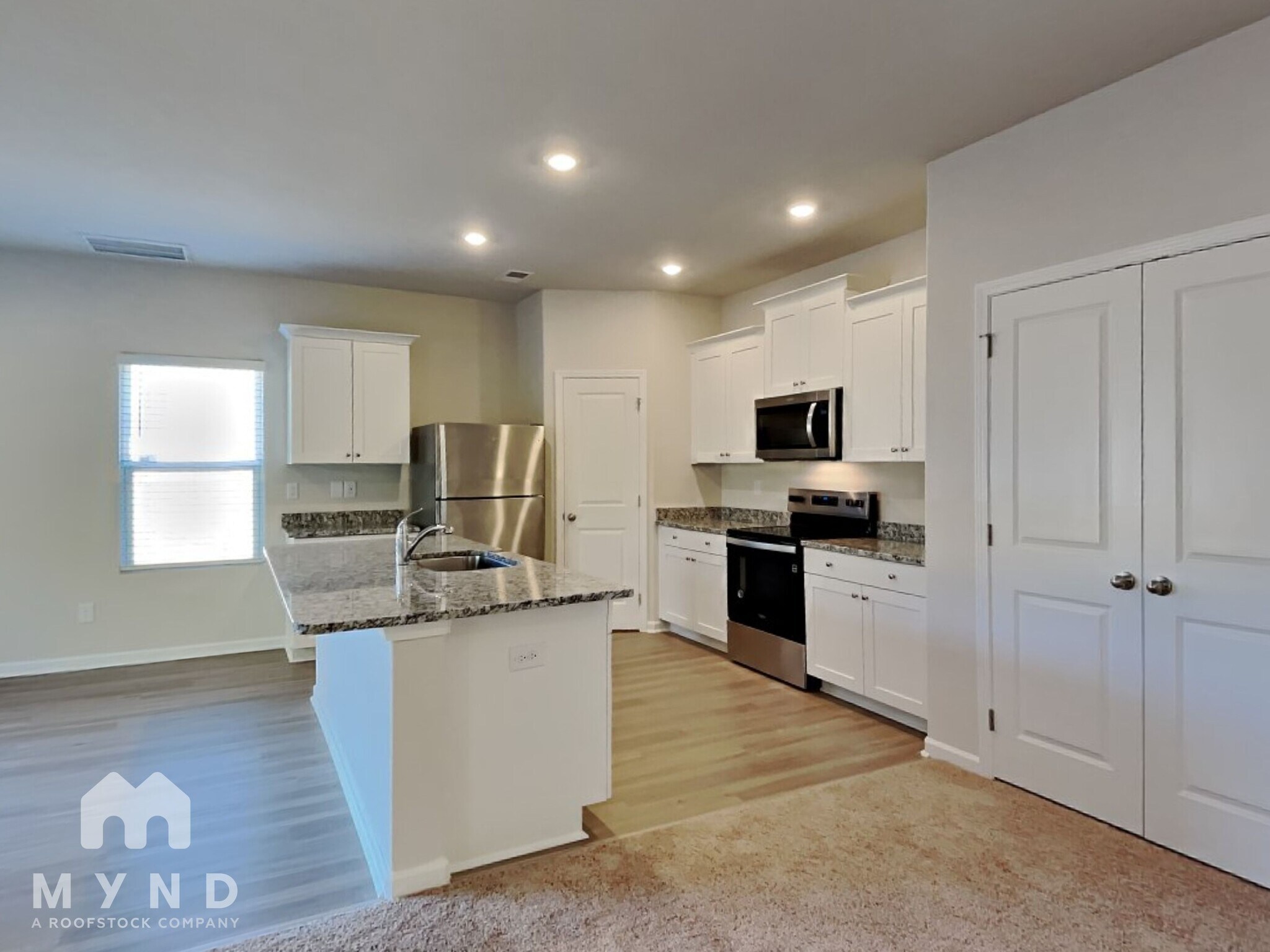 Building Photo - 160 New Villas St