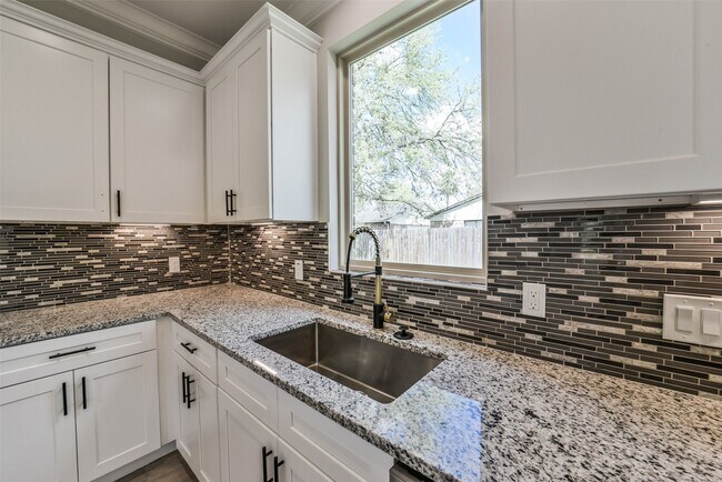 Building Photo - 6835 Tara Dr