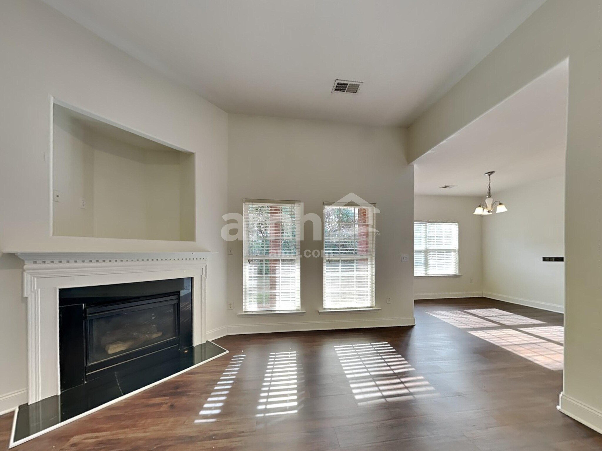 Building Photo - 439 W Rustling Leaves Ln