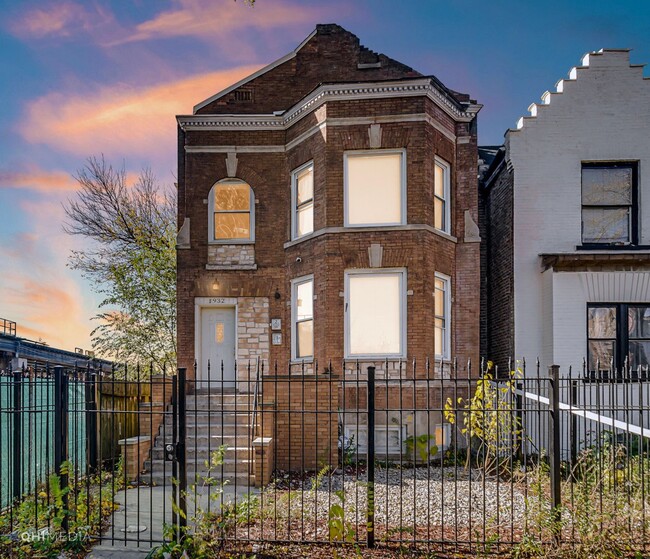 Building Photo - 1932 S Sawyer Ave