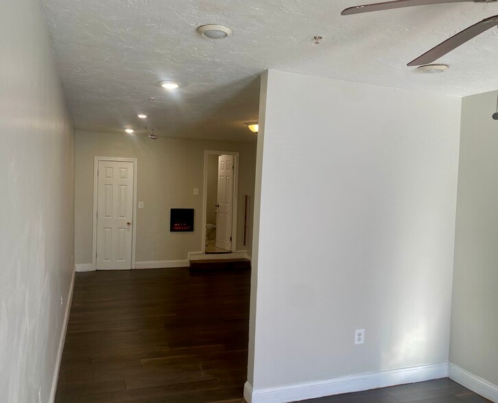 Building Photo - 32 Hinckley St