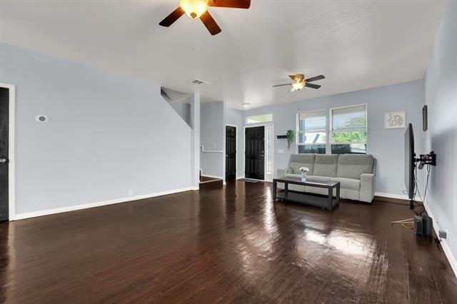 Building Photo - 909 Carlton Rd