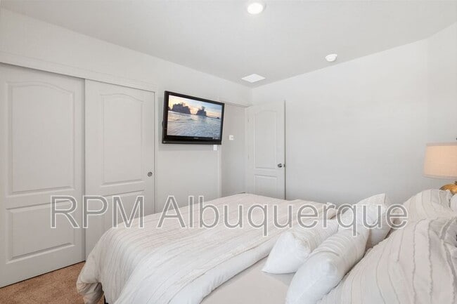 Building Photo - 3884 Hernandez St SW