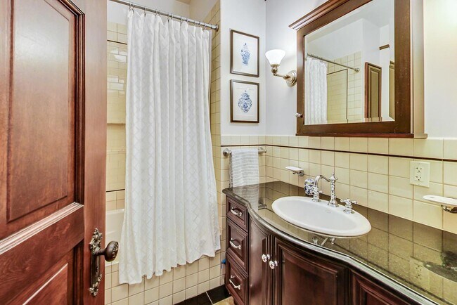 Building Photo - 2052 N Orleans St