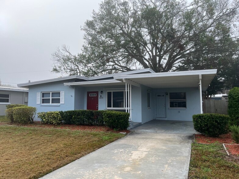 Front - 1917 Ridgewood Dr