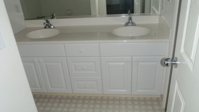 Building Photo - Fairways Edge 3 Bed/2.5 Bath Townhouse Available Now!