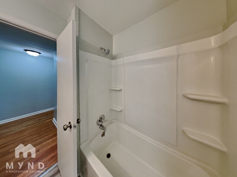 Building Photo - 5916 Ave P